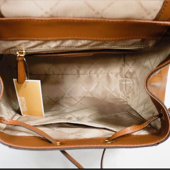 Michael Kors Ginger Medium Backpack with Wallet - Picture 5 of 10